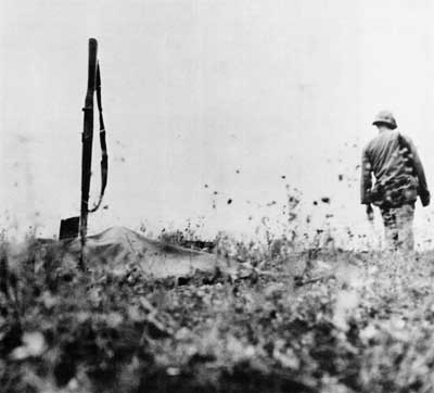Marine catches up to comrades after covering fallen buddy with tarp and marking it with his M-1